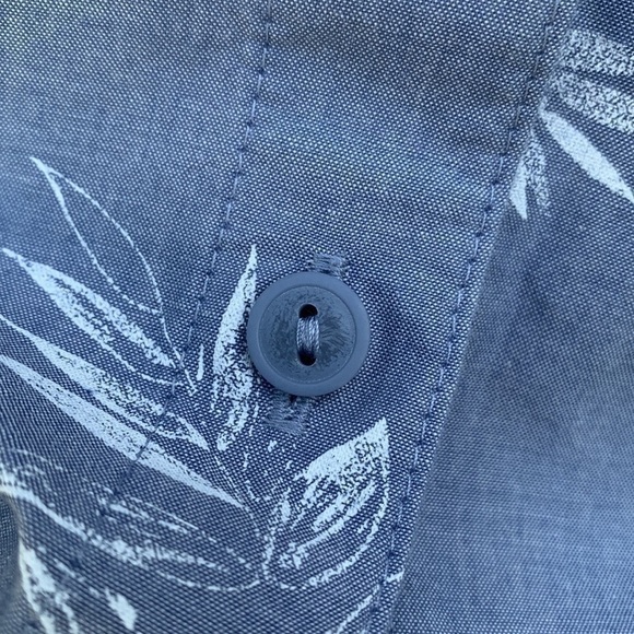 Nwot Croft & Barrow Tropical Chambray Sleeveless Button Down Shirt - Picture 8 of 13